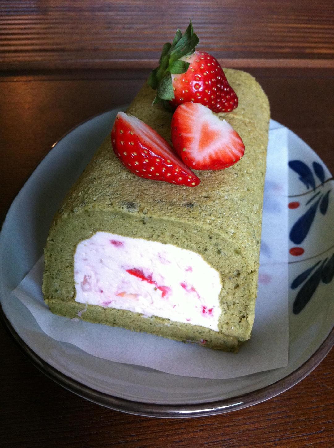 抹茶草莓芝士蛋糕