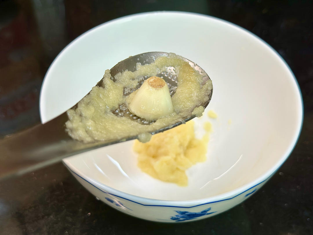 【萬(wàn)能蒜泥汁】蘸餃子拌菜涼面！百搭蘸料配方??的做法 步驟2