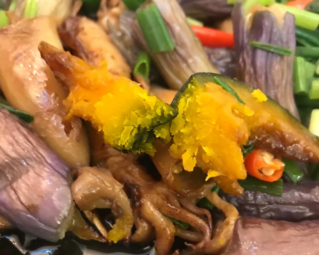 贝贝南瓜乌贼煲的做法