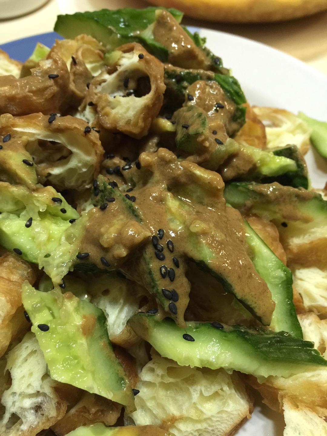 油条黄瓜（窍门油条变酥脆不用油炸版）的做法