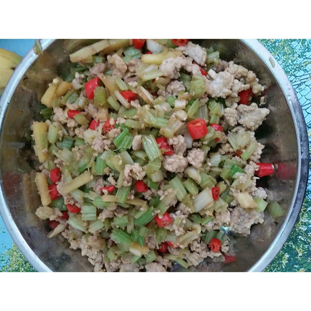 芹菜牛肉末「下饭神器」