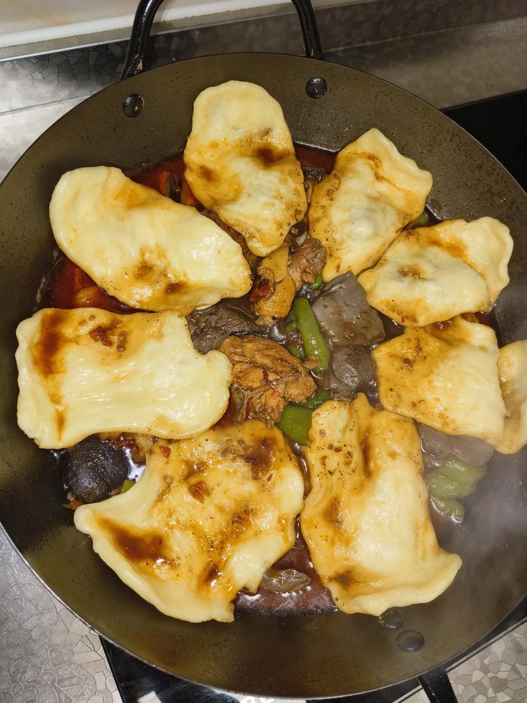 地锅鸡，教你贴饼子好吃的小技巧~