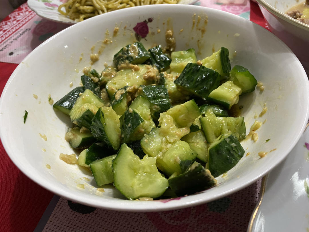 荆芥拌刀拍黄瓜