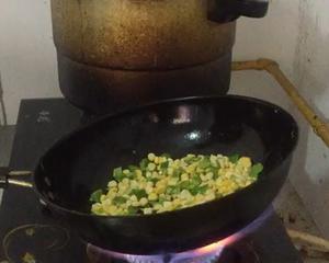 青椒炒玉米粒的做法 步骤3