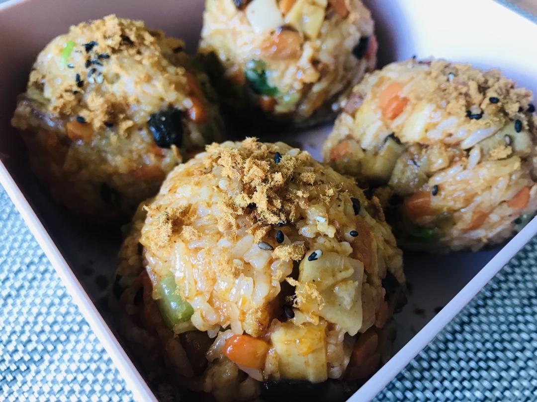 h_r做的小盆友超爱的肉松饭团子