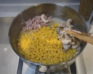一人食早餐｜老少皆宜培根蘑菇玉米浓汤🍲的做法 步骤4