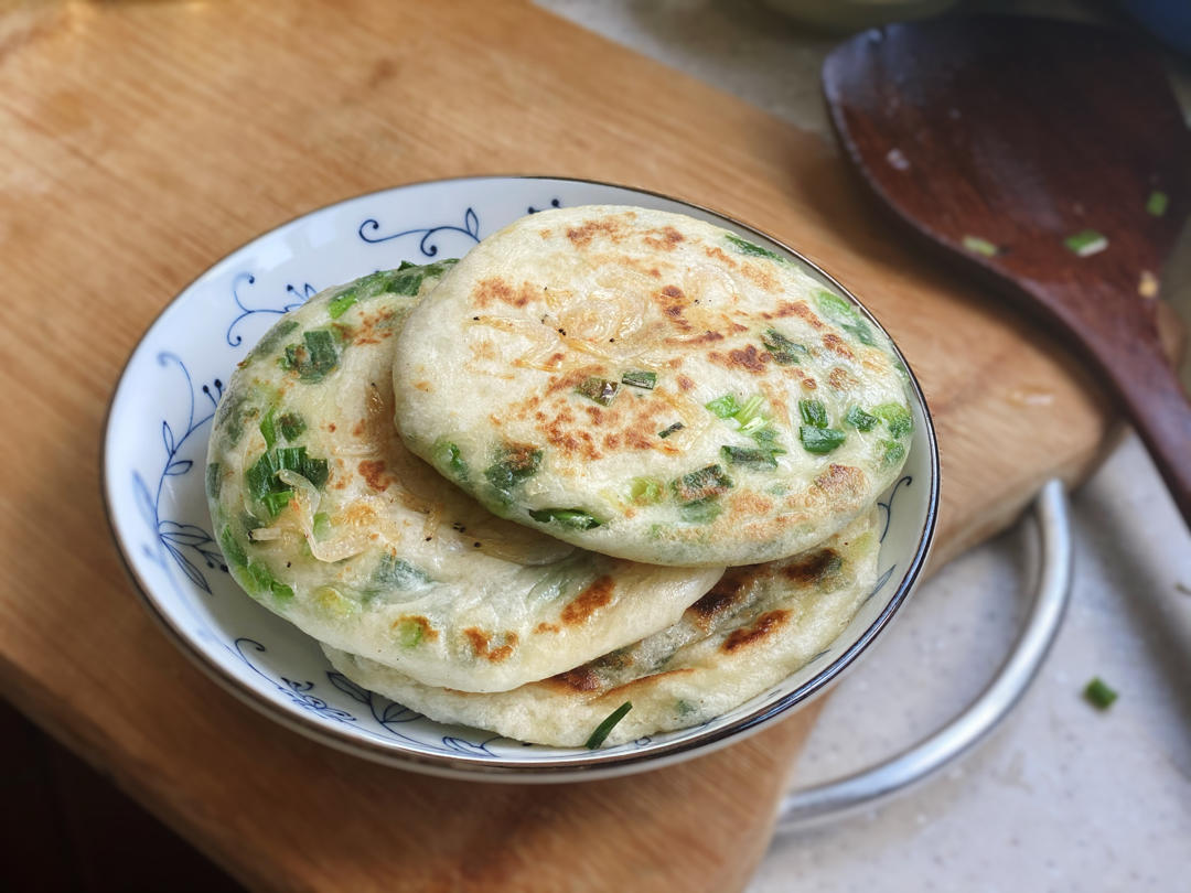 家常葱油饼 柔软多层 凉了也不硬 附细节视频详解