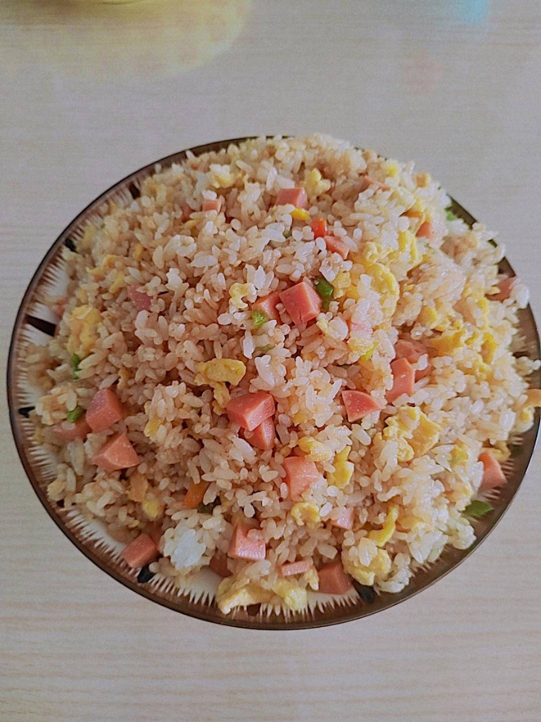 超级好吃的酱油火腿蛋炒饭！
