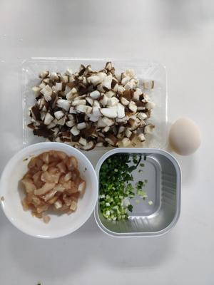 香菇鸡肉滑蛋粥的做法 步骤2