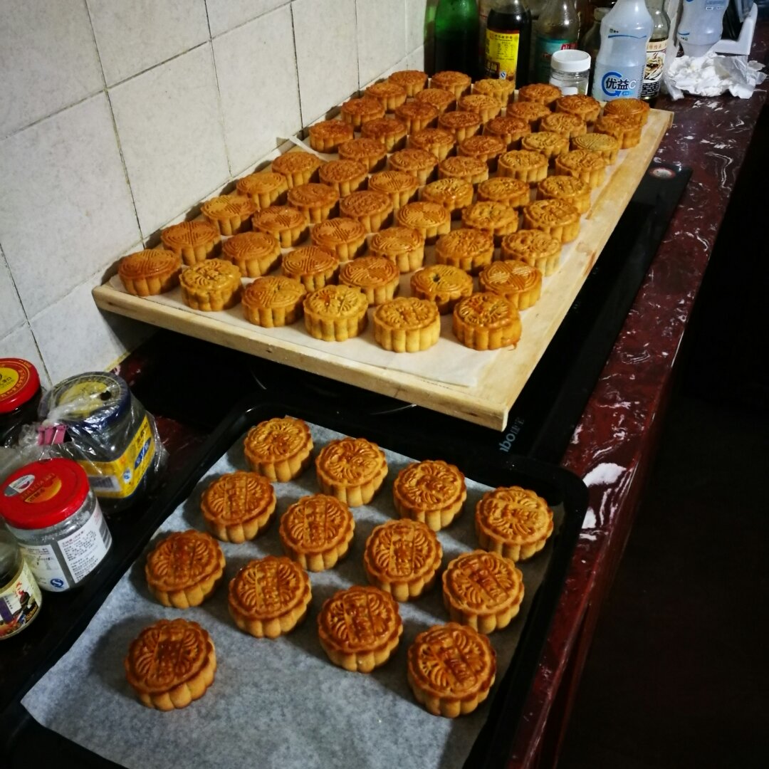 广式月饼——蛋黄莲蓉月饼