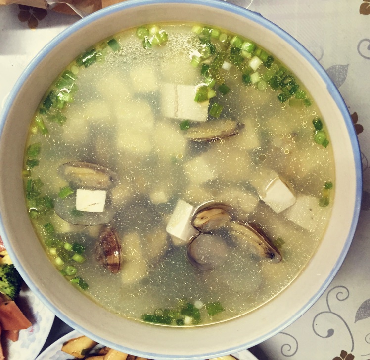 蛤蜊海带豆腐汤