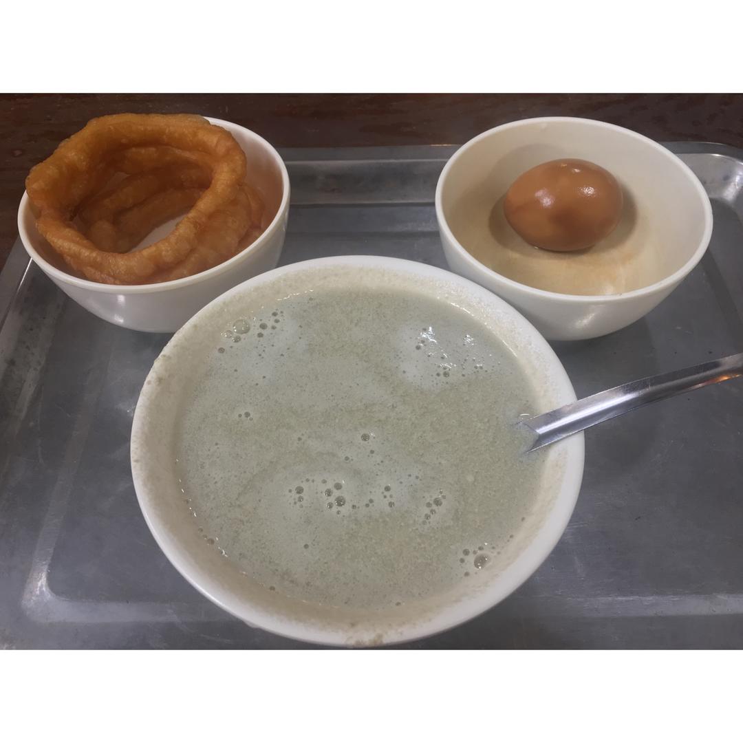 外食集