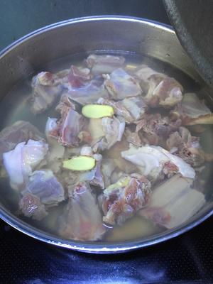 羊肉清补凉汤的做法 步骤2