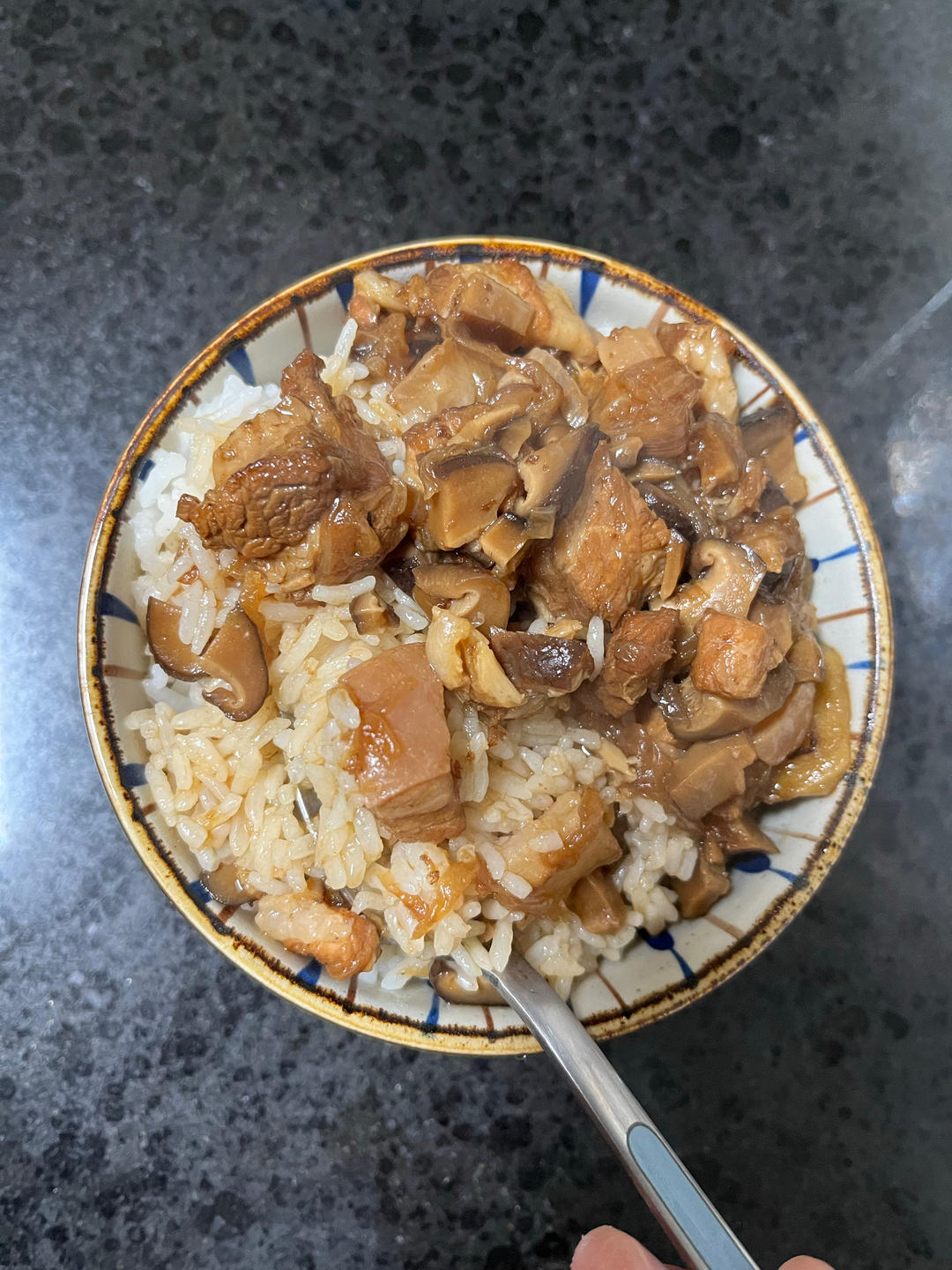 洋葱酥卤肉饭