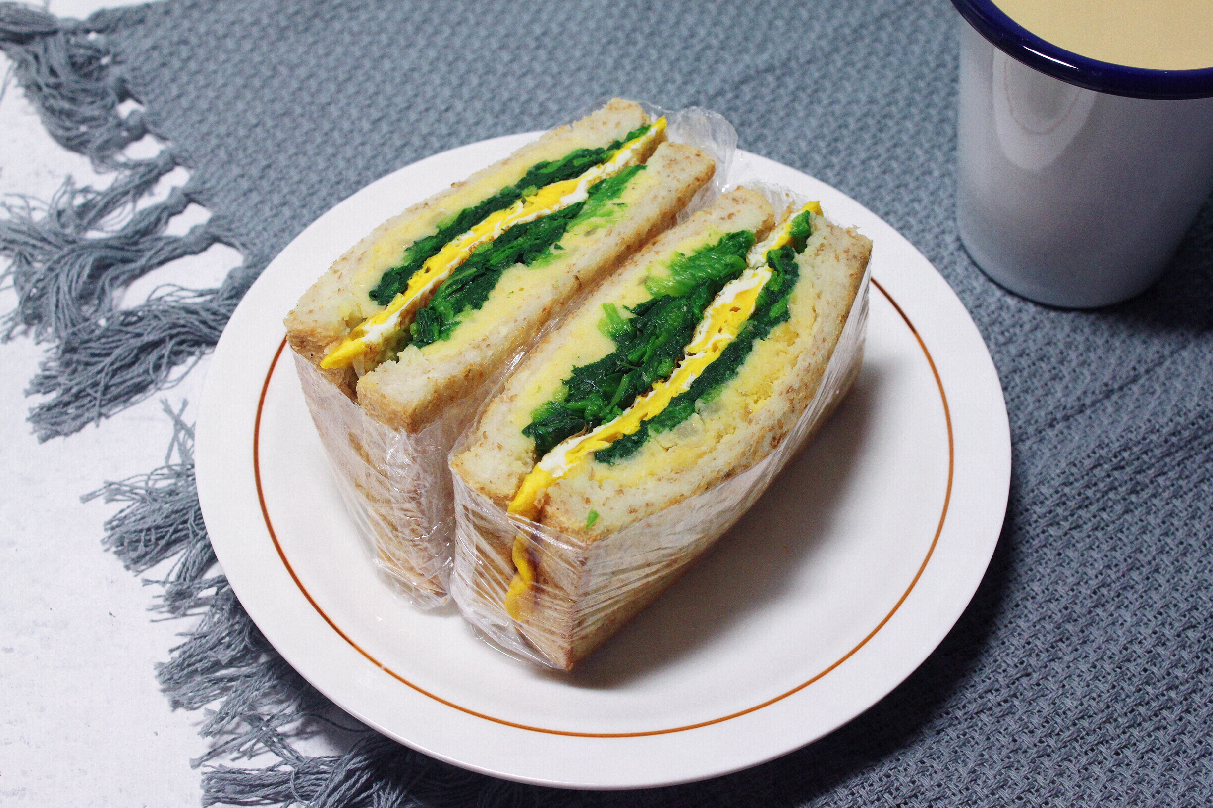 黄芥末鹰嘴豆泥菠菜三明治的做法