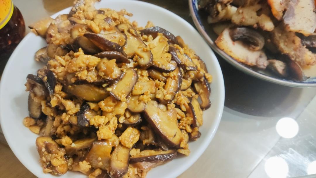 酱汁浓郁！超级下饭的家常菜肉末香菇