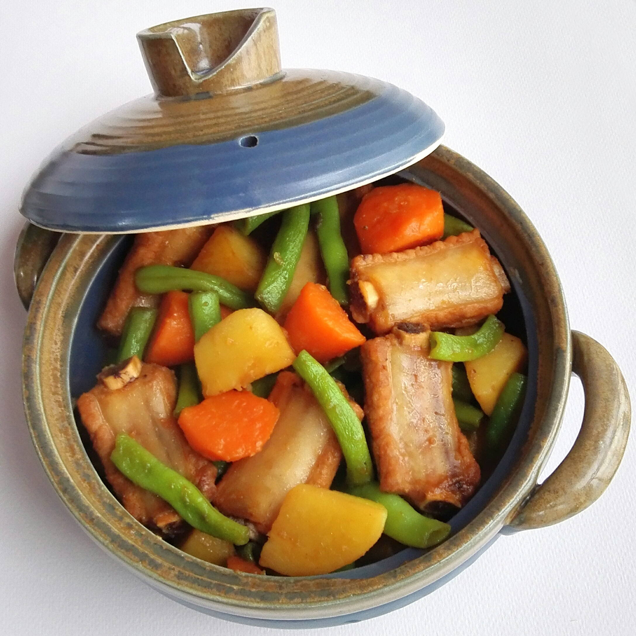 红烧排骨炖豆角土豆