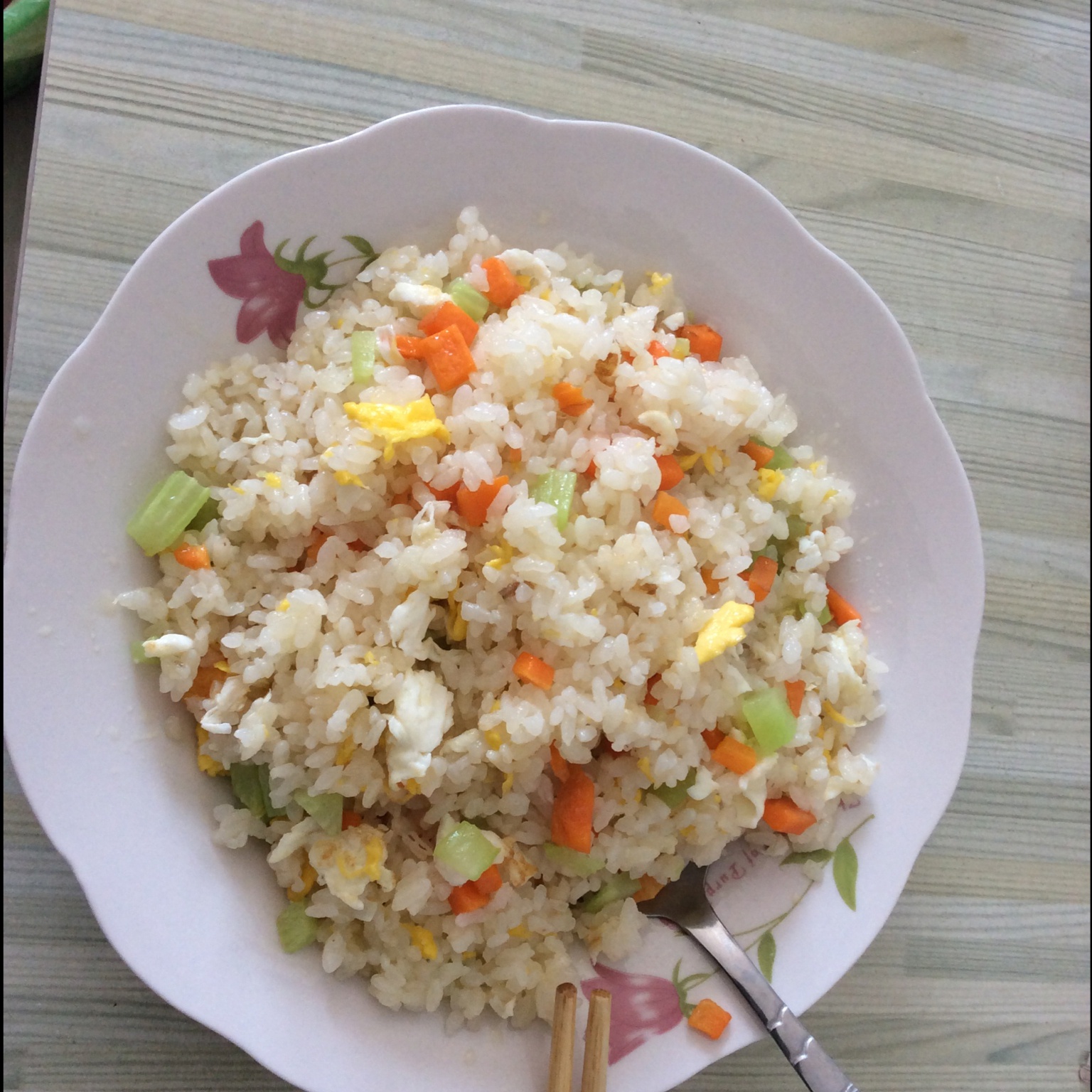 胡萝卜炒饭