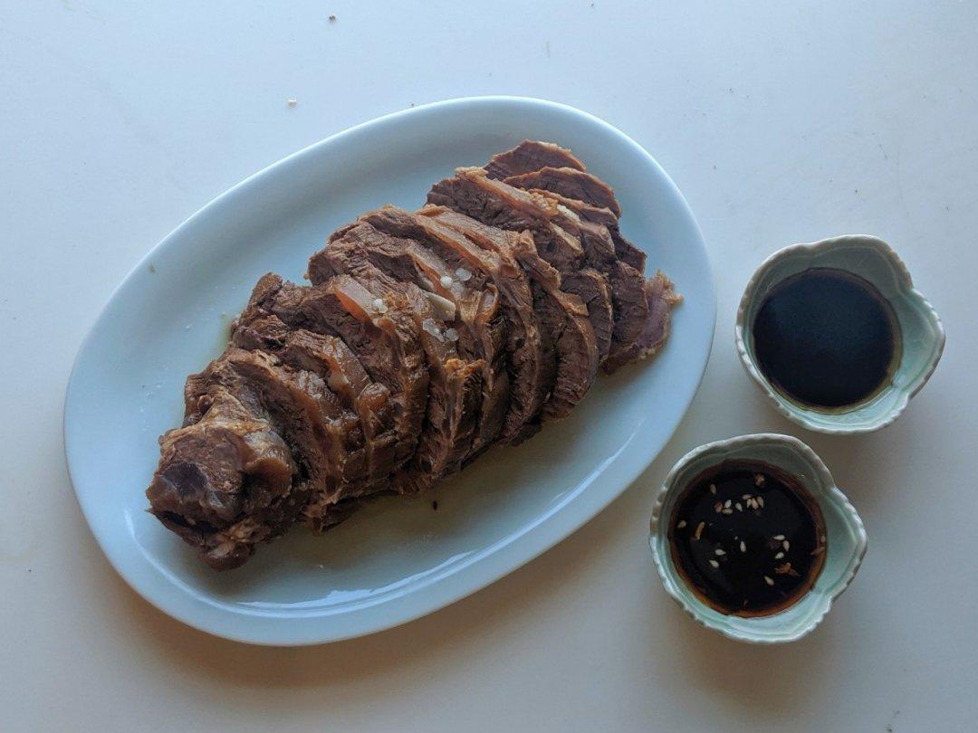冰糖酱牛肘