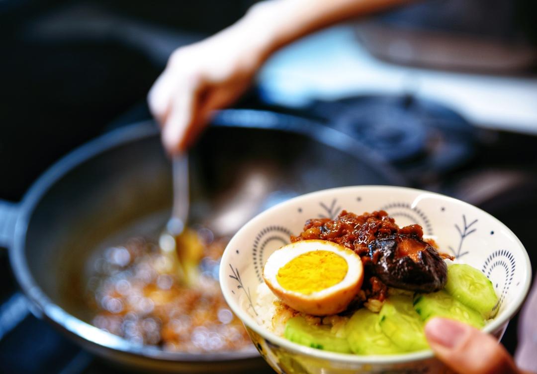 洋葱酥卤肉饭