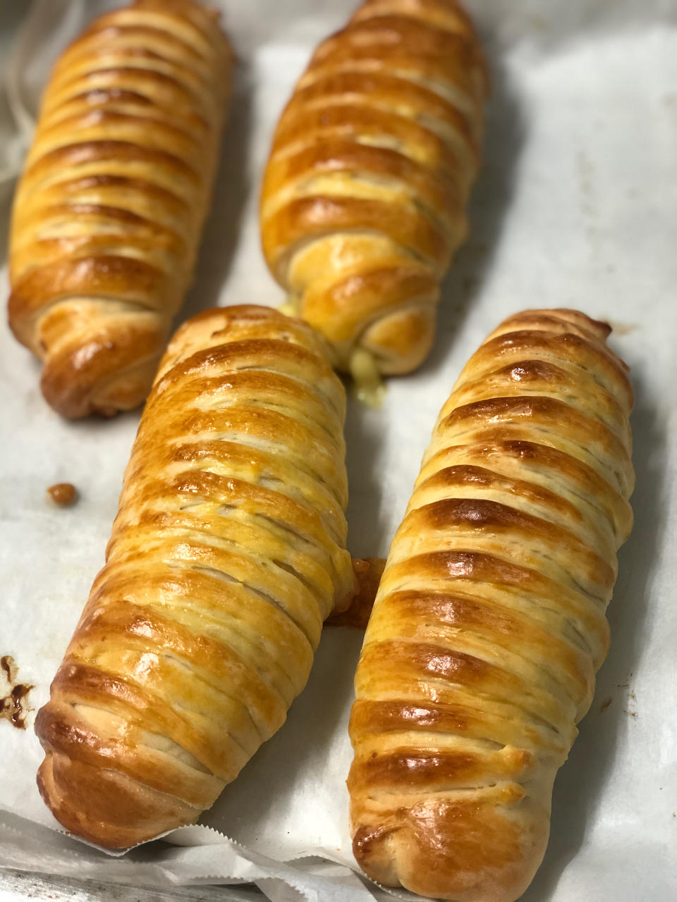 毛毛虫芝芯热狗面包🥖（超柔软芝士肠仔面包）一次发酵！