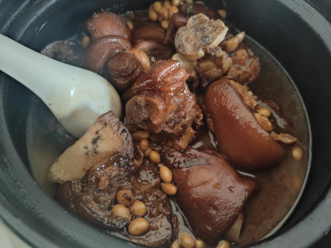 美味的家常菜：红烧猪蹄