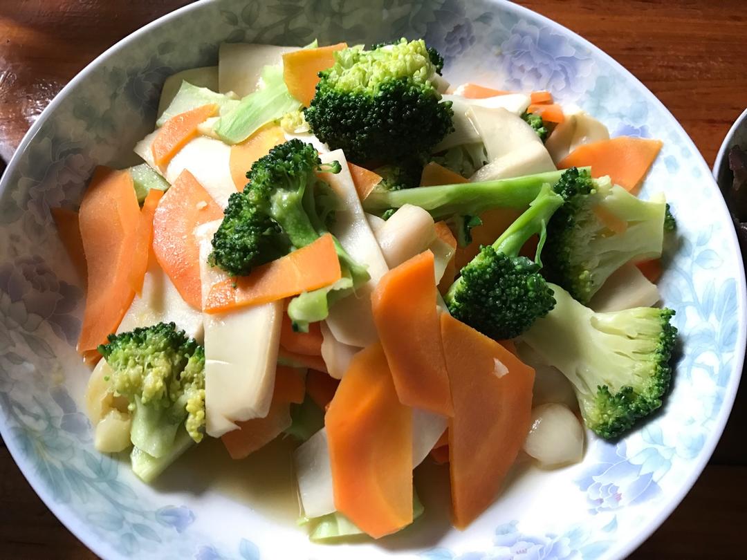 素炒蘑菇西兰花红萝卜