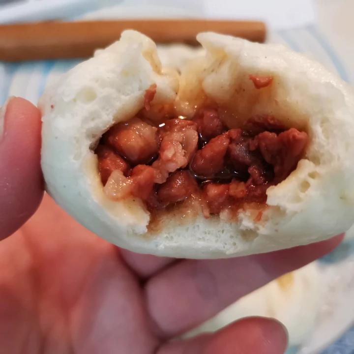 云朵般松软爆浆蜜汁叉烧包