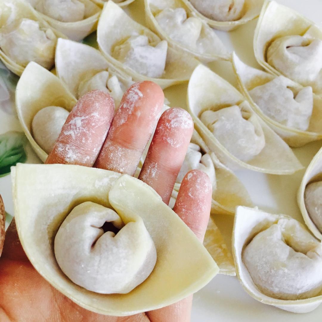 不会做的菜做的元宝馄饨的包法