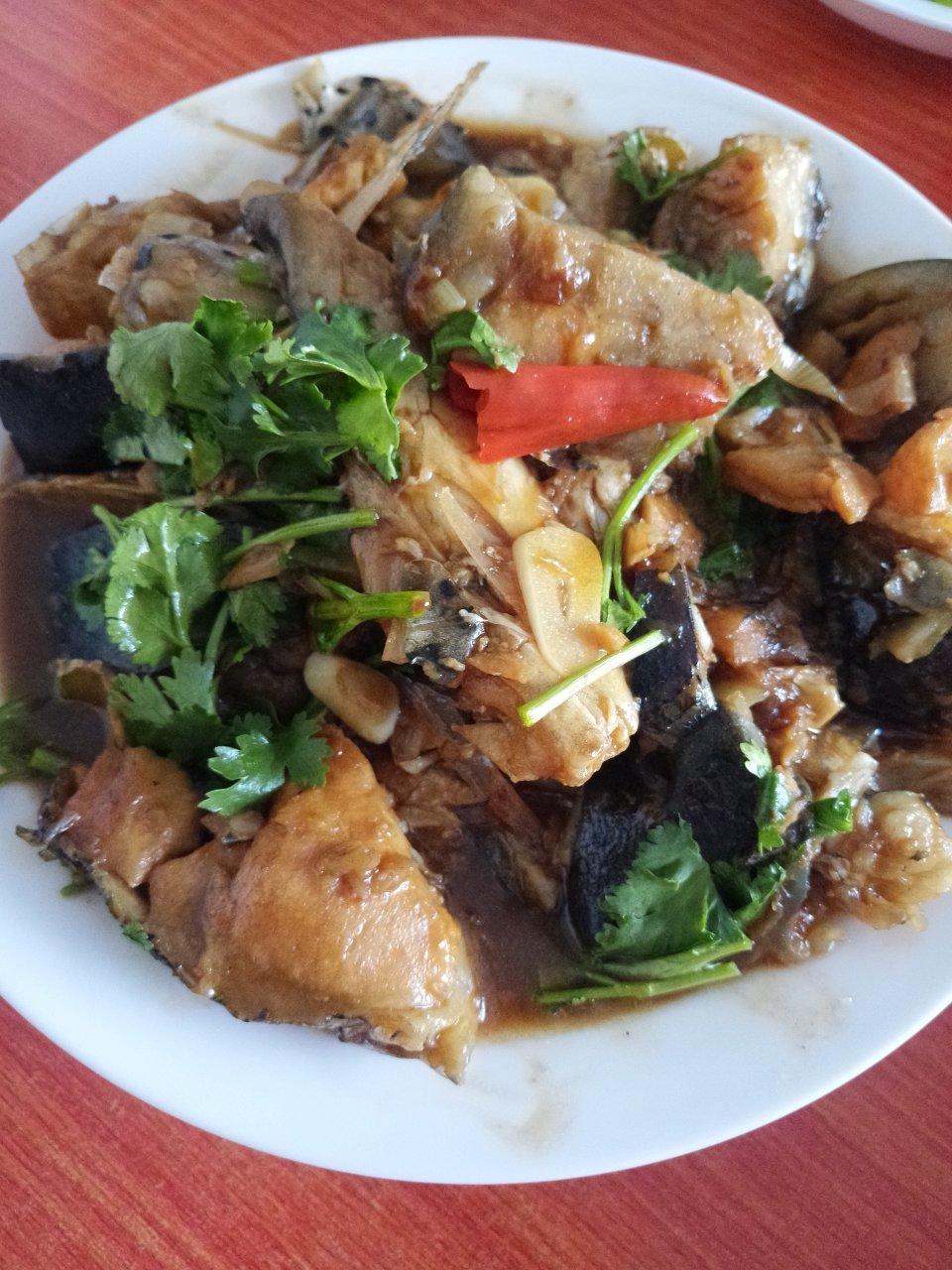 这么做《中餐厅》里的砂锅鱼头煲，超简单！