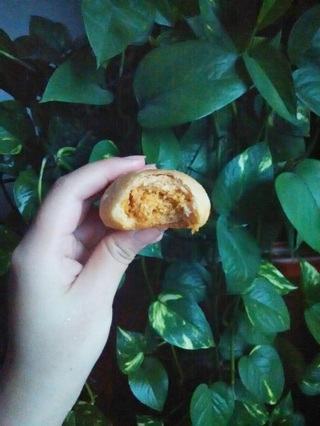 蛋黄肉松月饼