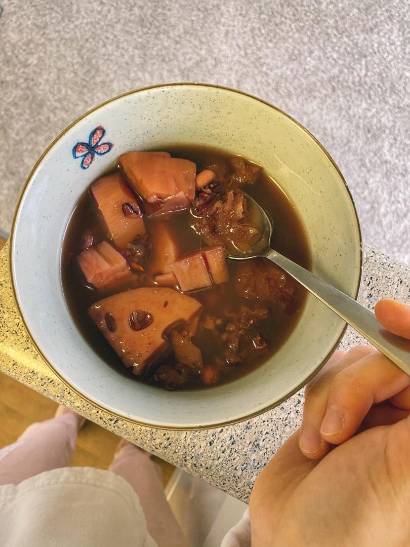 无敌美味的莲藕花生汤