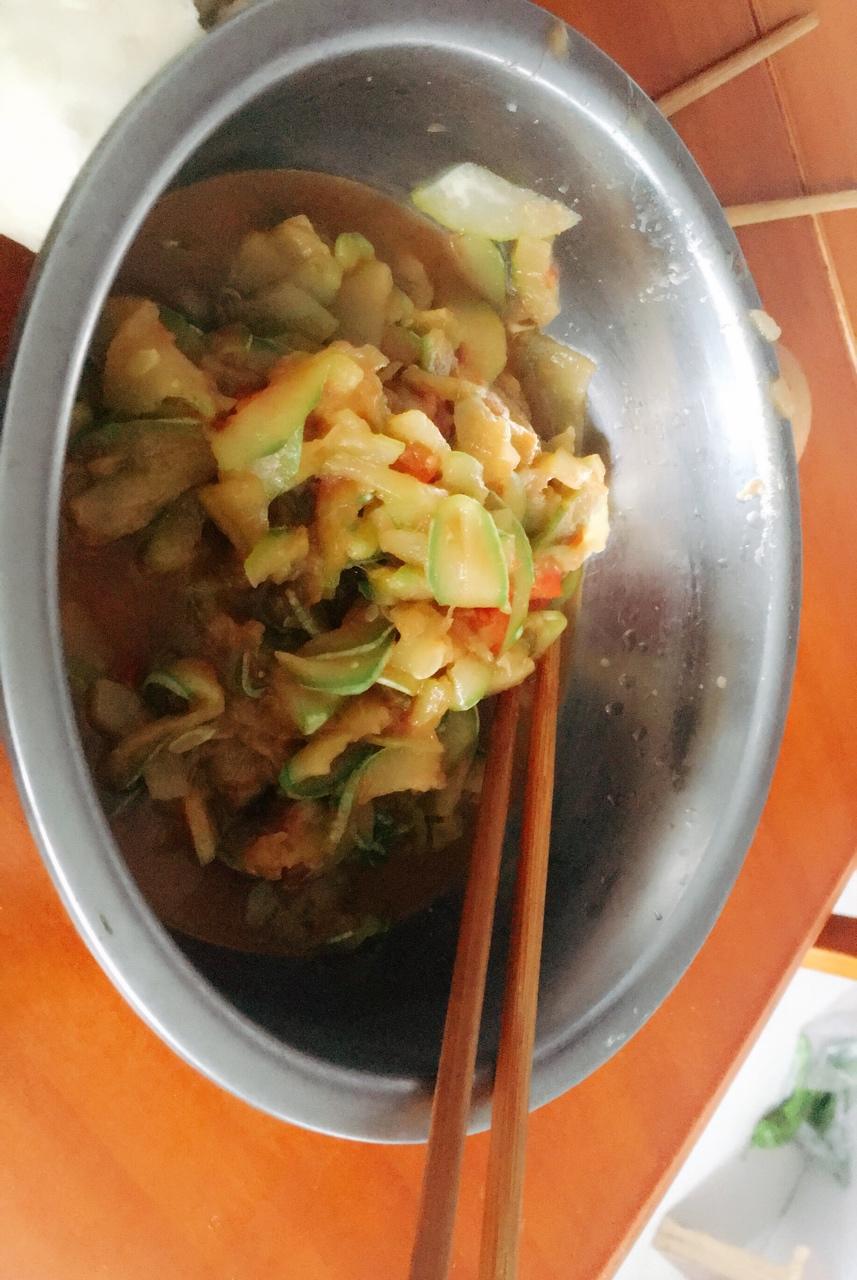 西红柿炒西葫芦