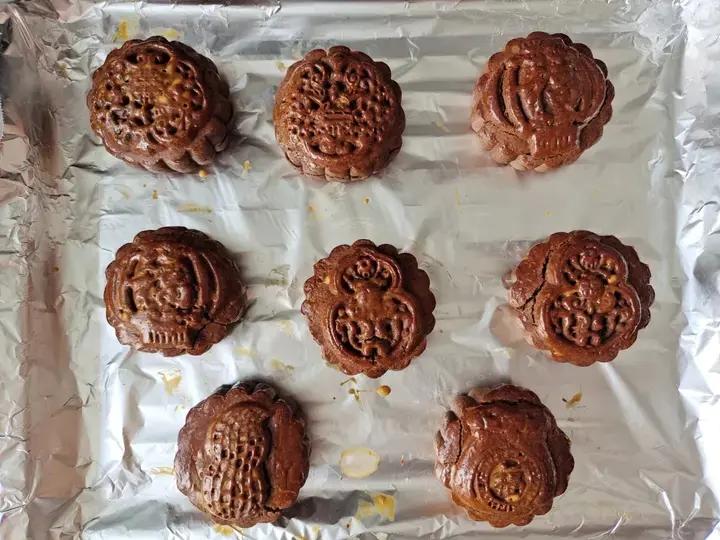 黑米月饼 | 青铜鎏金月饼