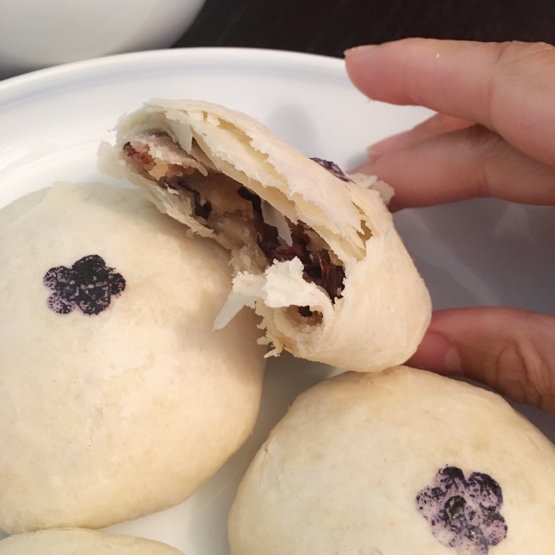 玫瑰糯米鲜花饼，外面酥掉渣，里面QQQ