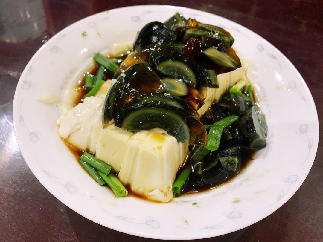 皮蛋小葱拌豆腐