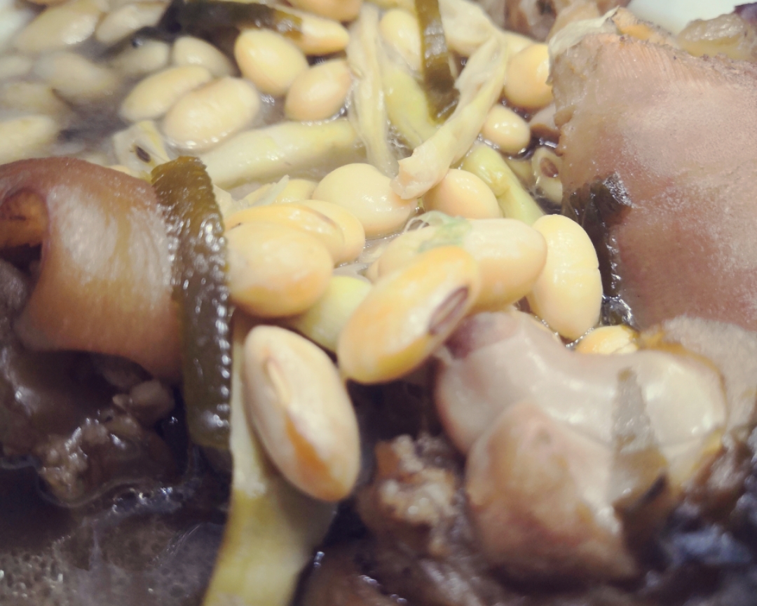 猪蹄海带黄豆竹笋汤的做法