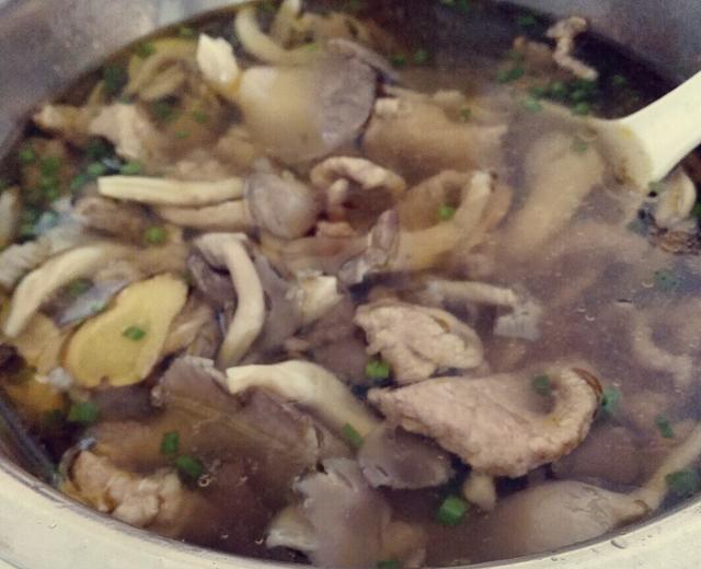 平菇肉片汤的做法