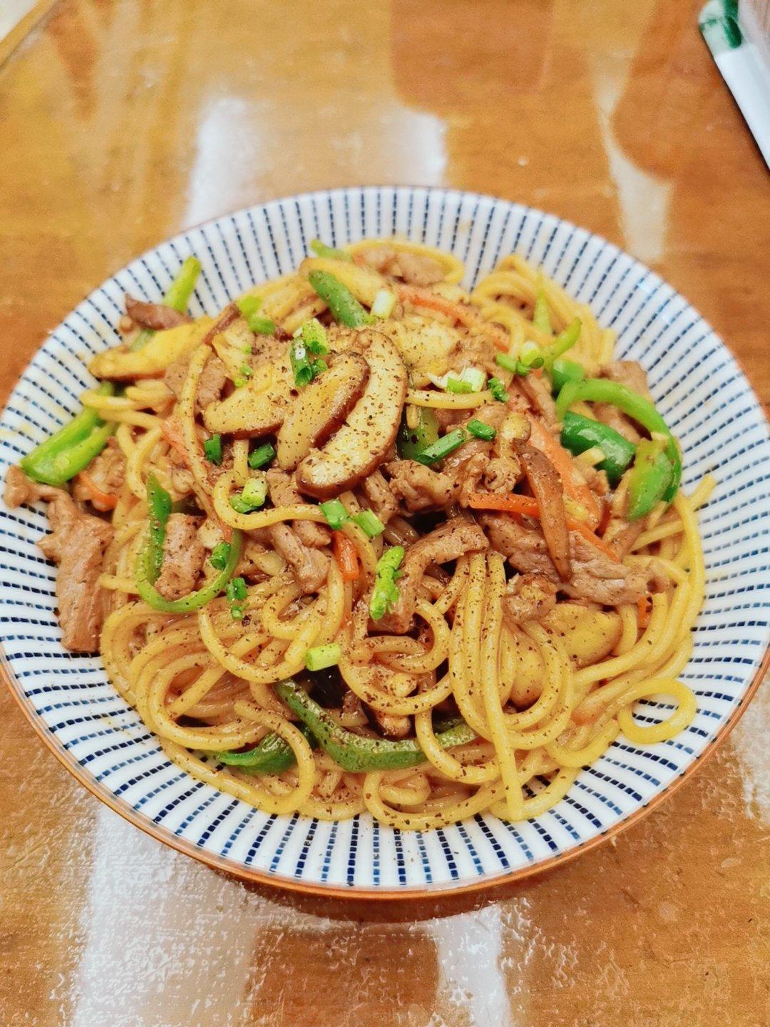 黑椒牛柳炒意面