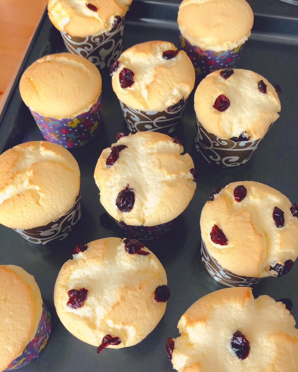 蔓越莓纸杯戚风小蛋糕