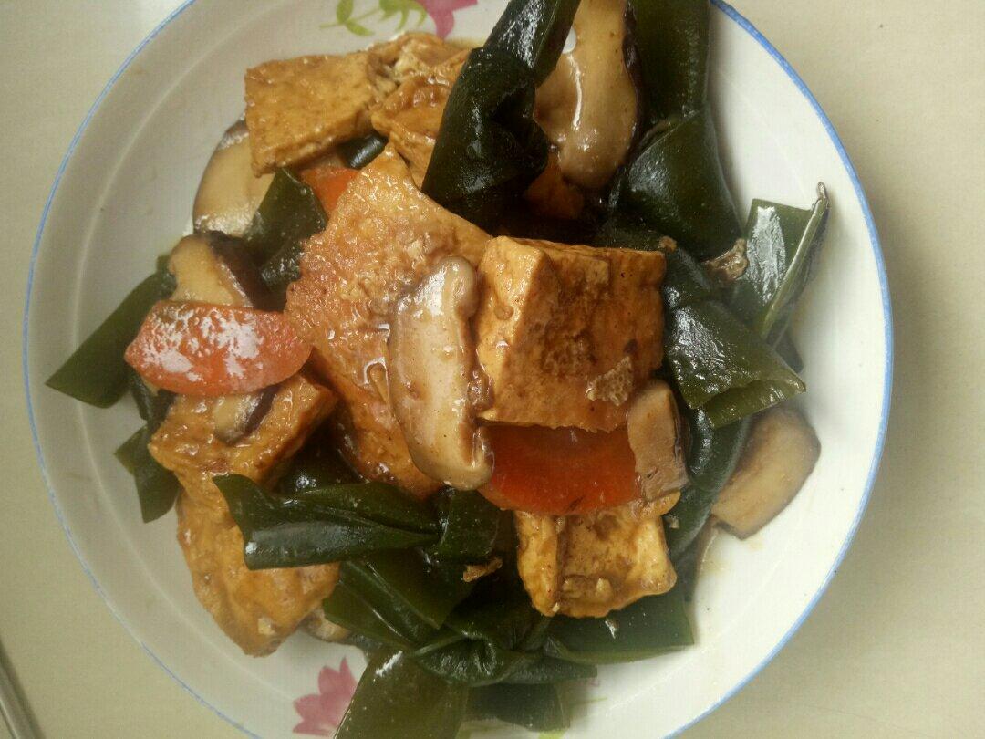 海带炖香菇豆腐
