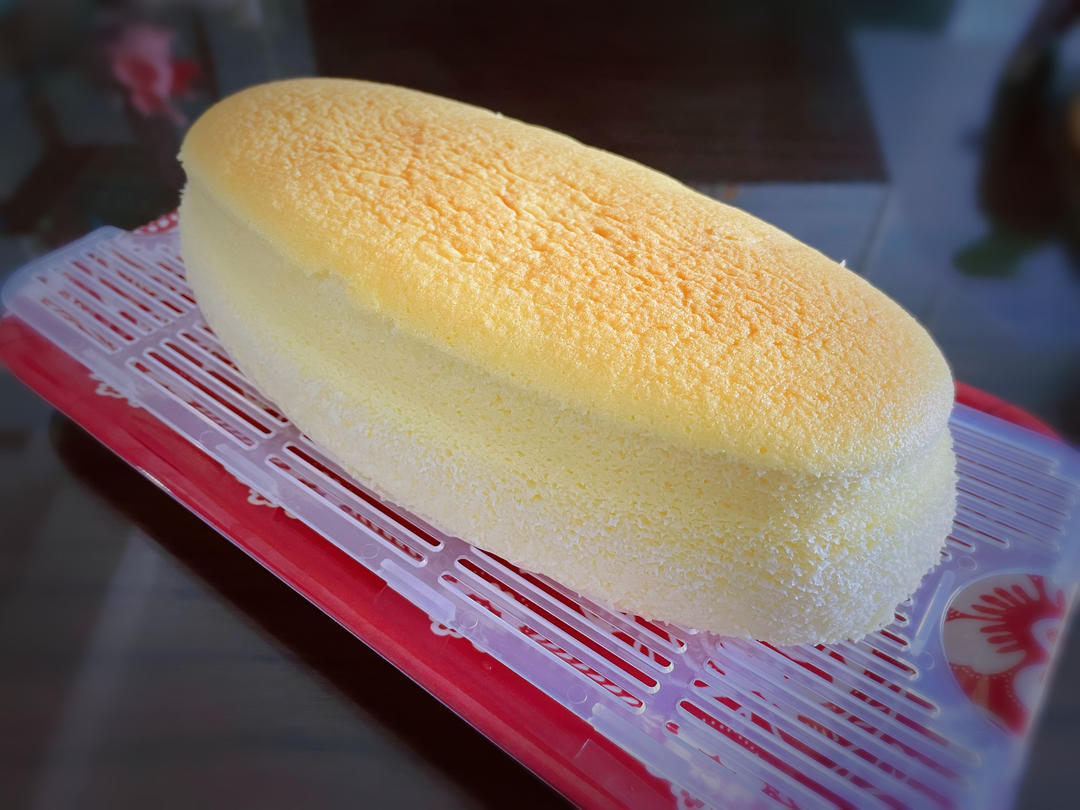 用市售普通八连杯酸奶做比豆腐还嫩的酸奶蛋糕，云朵般轻盈