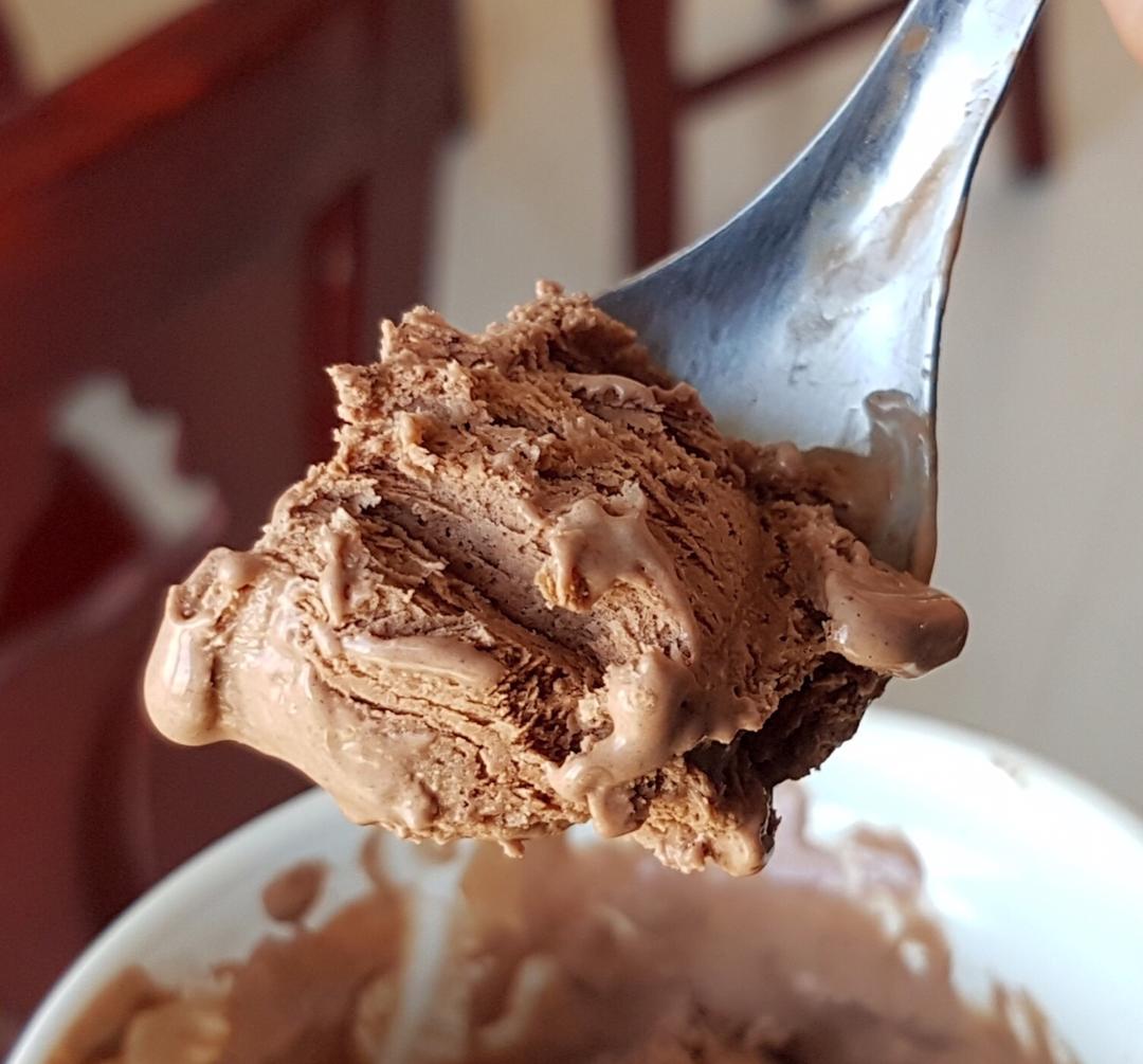 绝对无冰渣的最好吃的巧克力朗姆冰淇淋（纯手工）