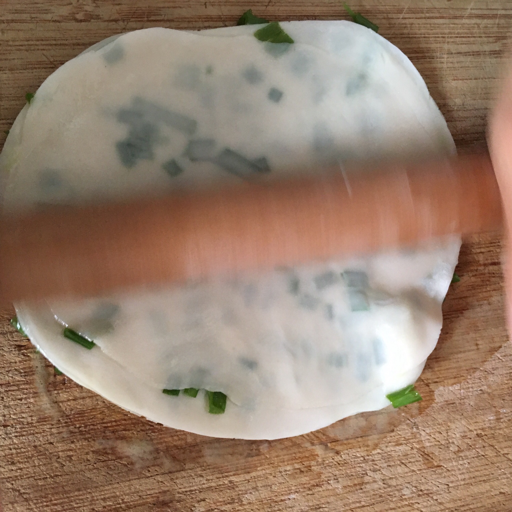 薄皮葱油饼(饺子皮版)的做法 步骤3