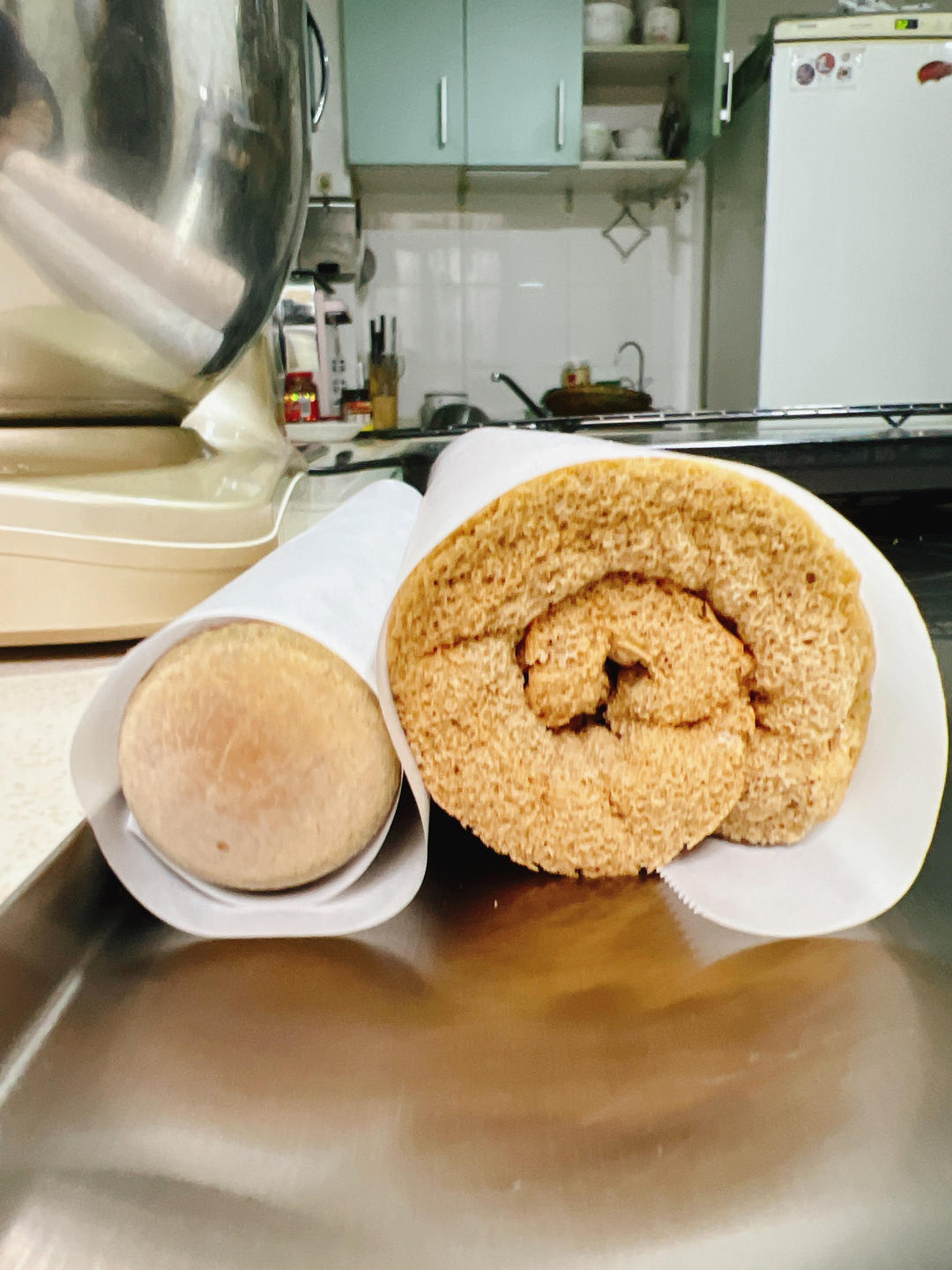 蛋糕卷这样做‼️不掉皮不开裂（小视频食谱）