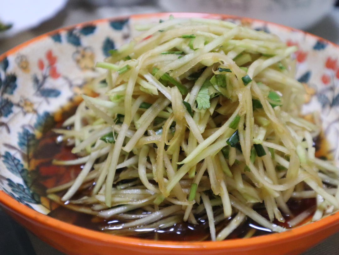 凉拌苤蓝丝
