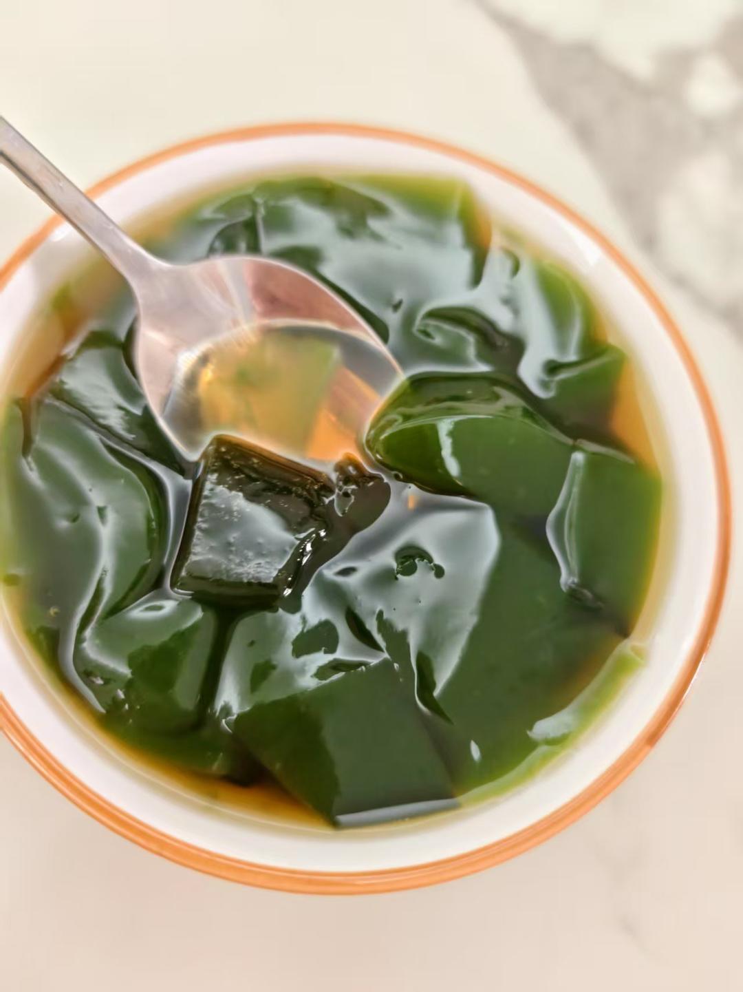 粤西特色甜品「绿凉粉/凉粉草」