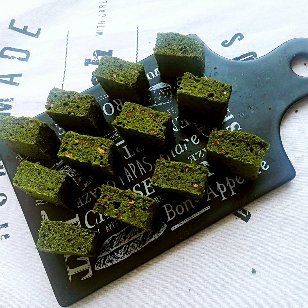 丰润的布朗尼口感-抹茶蜜红豆蛋糕