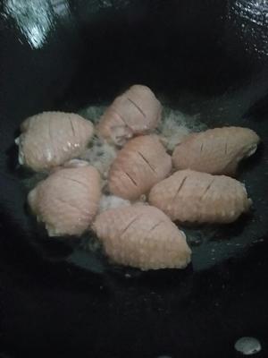 红烧土豆鸡翅的做法 步骤2