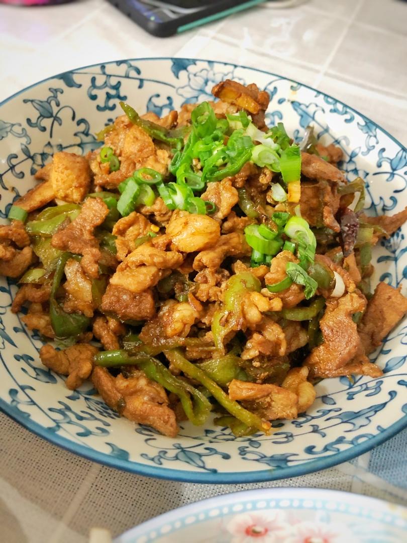 家常尖椒炒肉